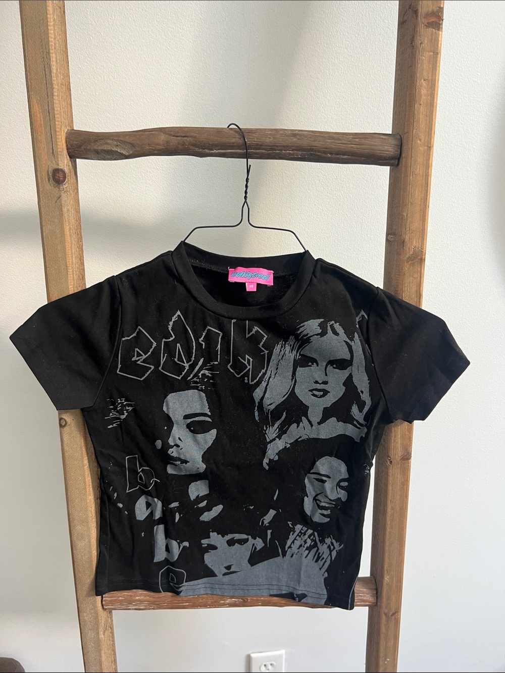 XS Black Graphic Tee - Edikted
